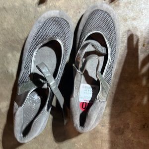 Women’s aerosols Mary janes